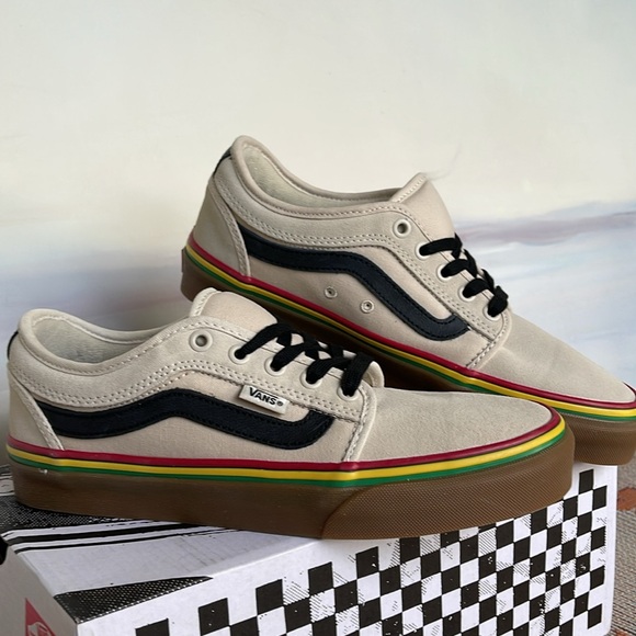 Vans WMNS Chukka Low Sid
Rasta Turtledove
VN0A5KQZDJR
Sneakers - Picture 6 of 16